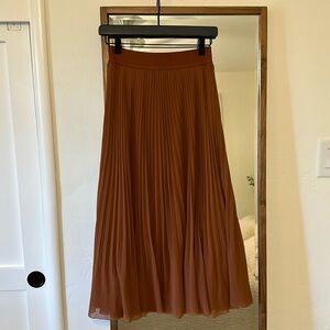 Aritzia Wilfred pleated chiffon skirt